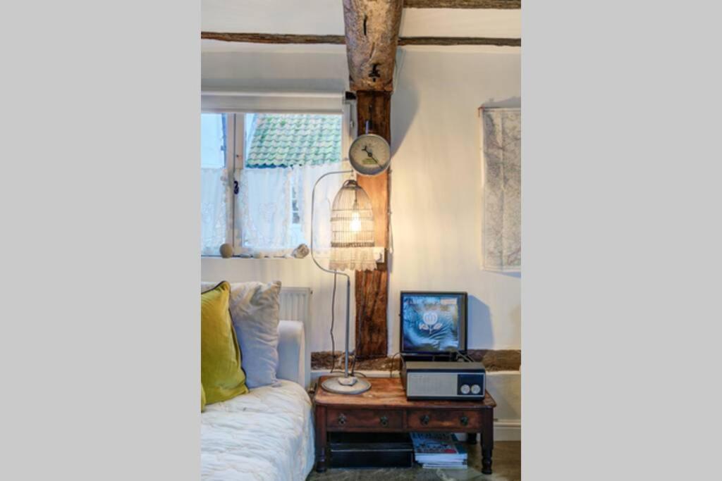 The Dairy, One Bedroom Cottage In A 15Th Century Farmhouse Parham Esterno foto