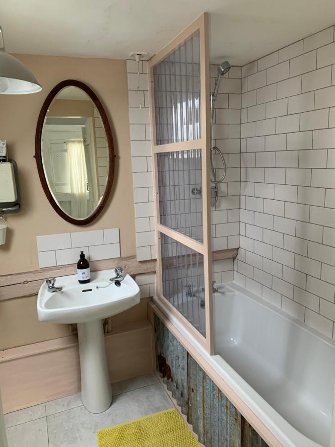 The Dairy, One Bedroom Cottage In A 15Th Century Farmhouse Parham Esterno foto